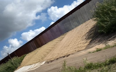 straw-blankets-border-wall-01