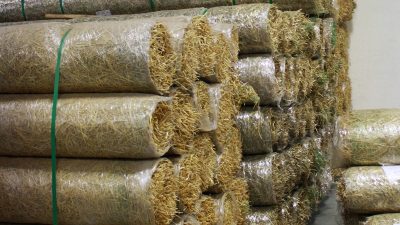 straw-blankets